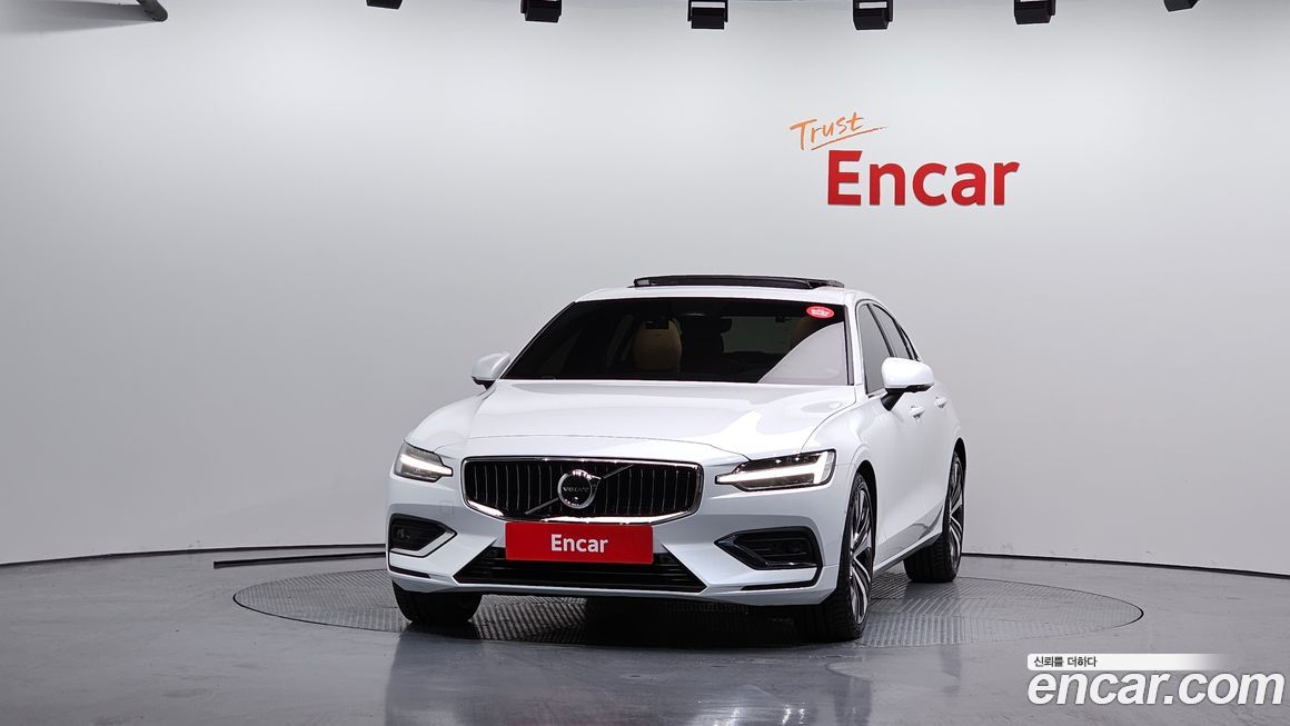 Volvo S60 2025