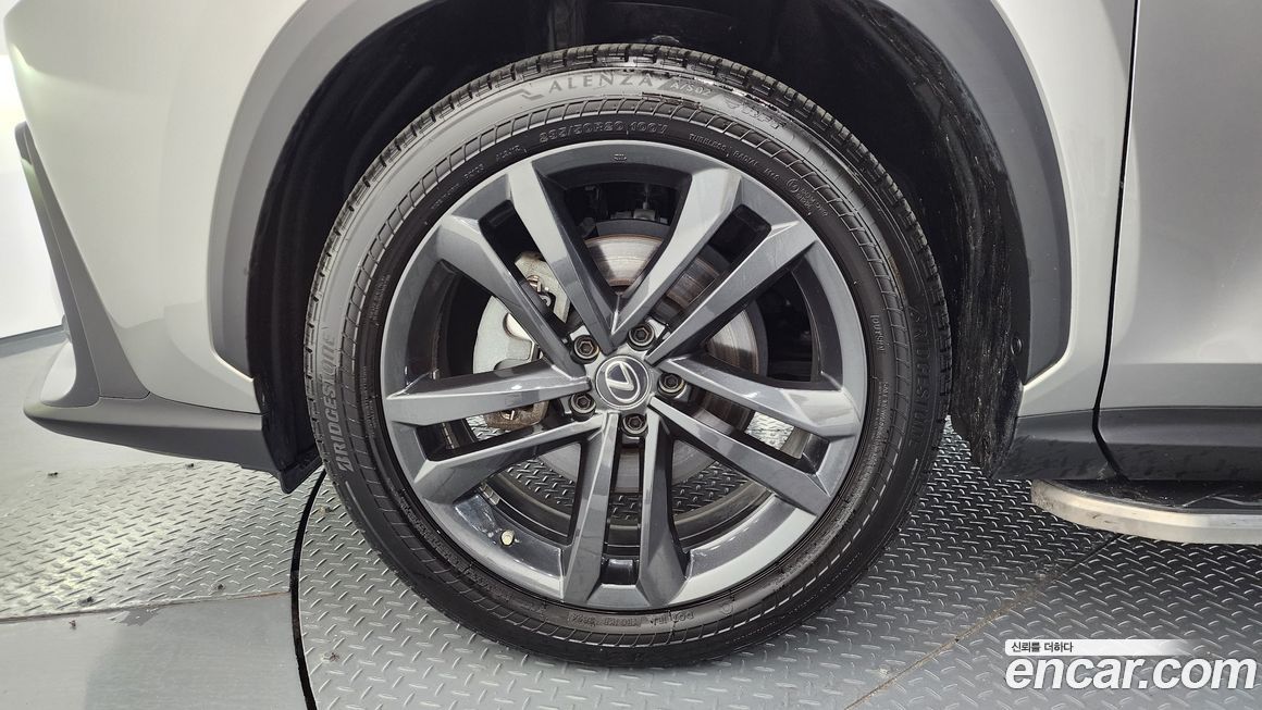 Lexus NX 2023
