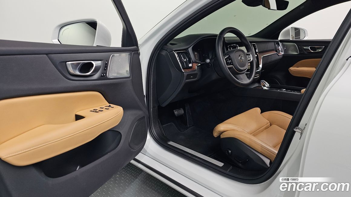 Volvo S60 2025
