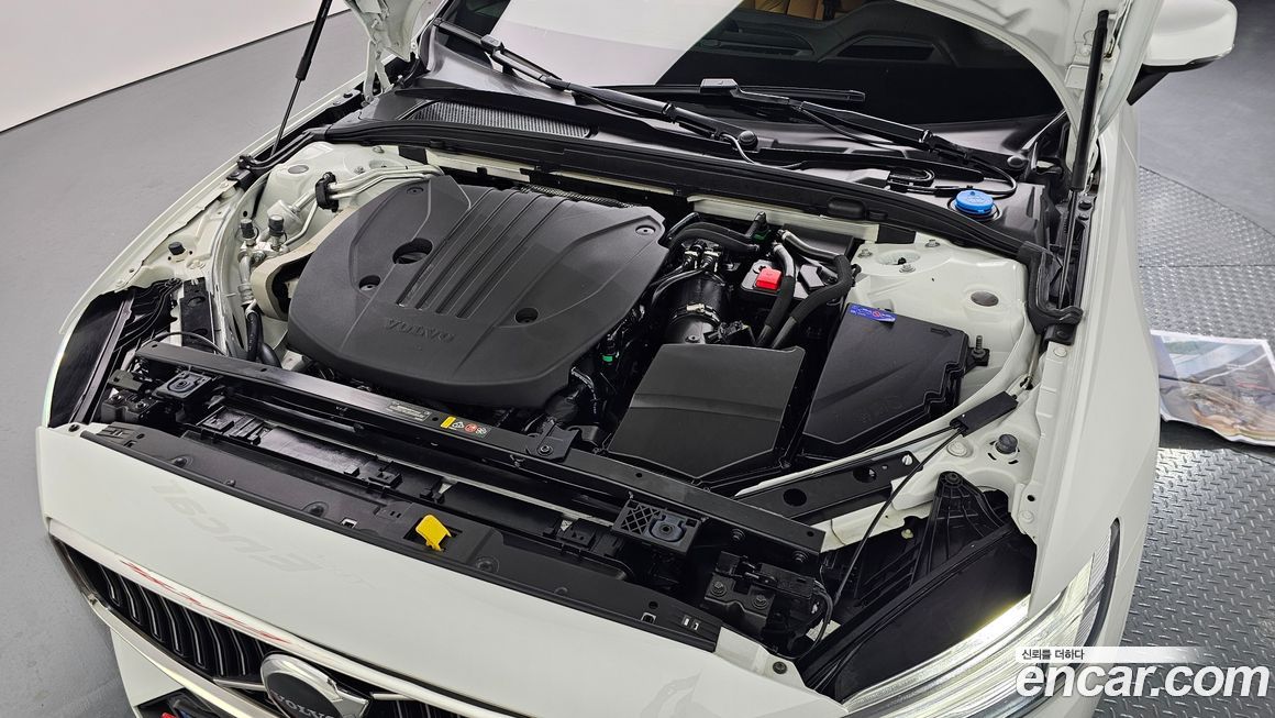 Volvo S60 2025