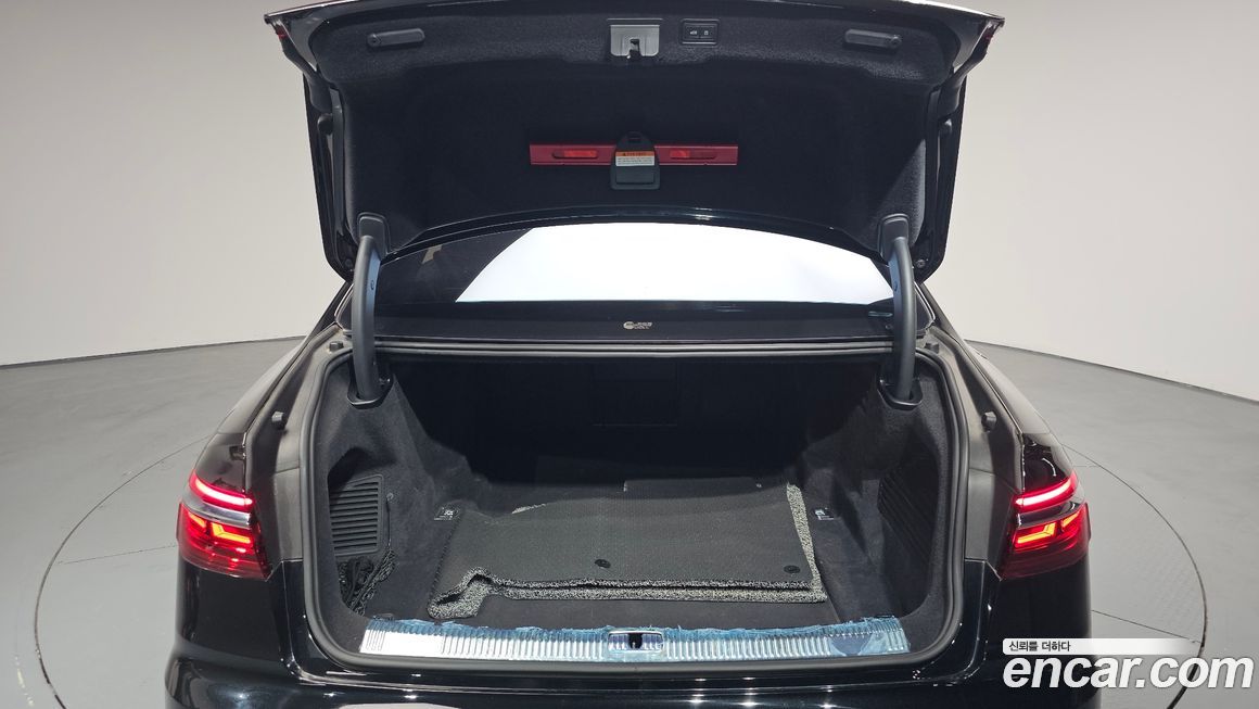 Audi A8 2021