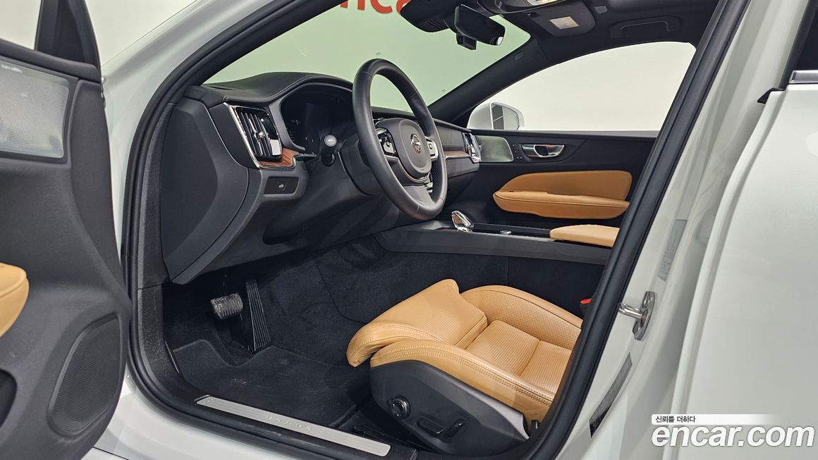 Volvo S60 2025