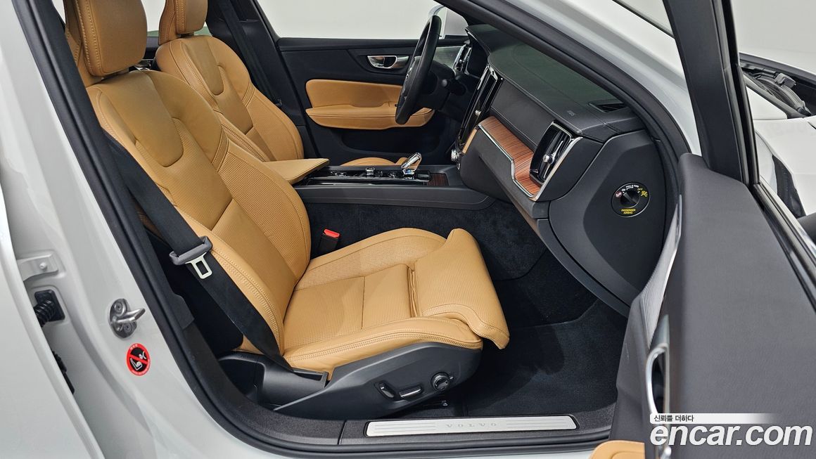 Volvo S60 2025