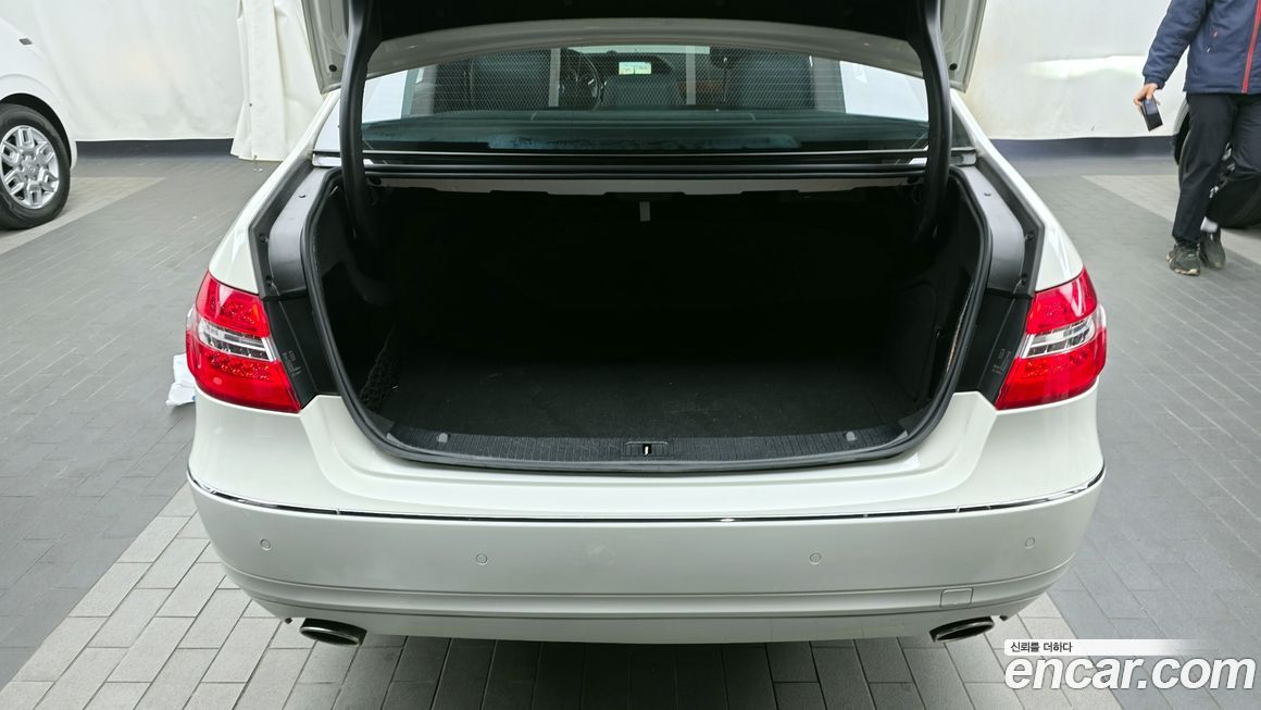 Mercedes-Benz E-Class 2012