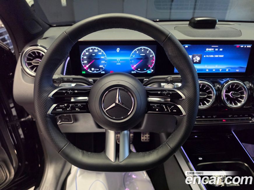 Mercedes-Benz GLB-Class 2025