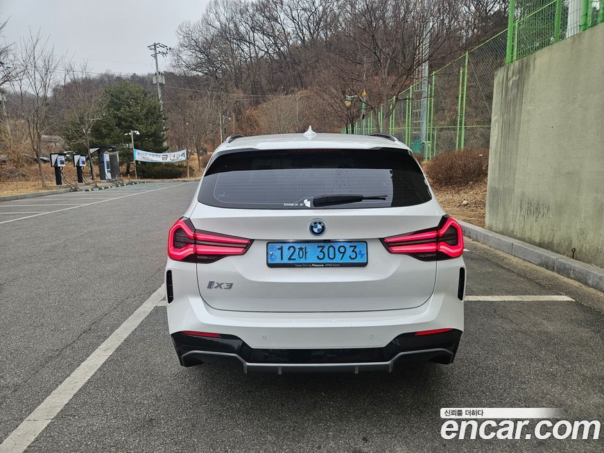 BMW iX3 2023