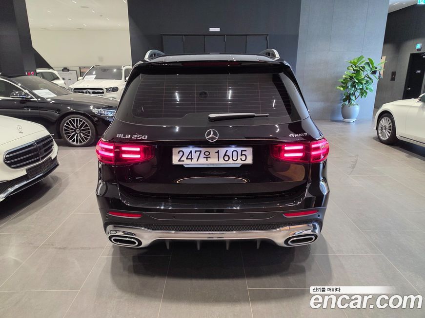 Mercedes-Benz GLB-Class 2025