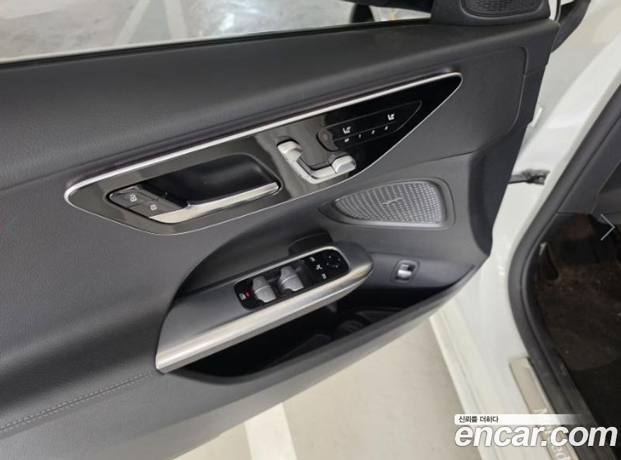 Mercedes-Benz C-Class 2025