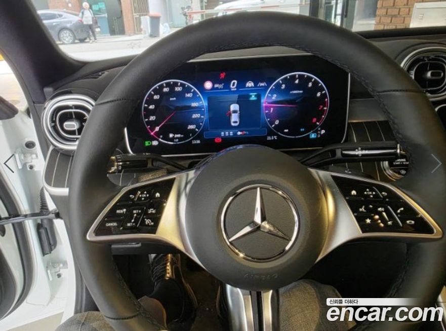 Mercedes-Benz C-Class 2025