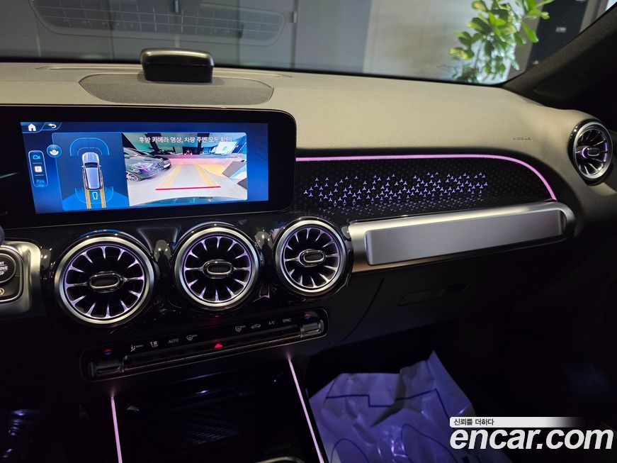 Mercedes-Benz GLB-Class 2025