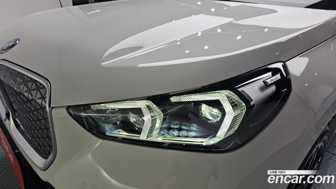 BMW iX1 2025