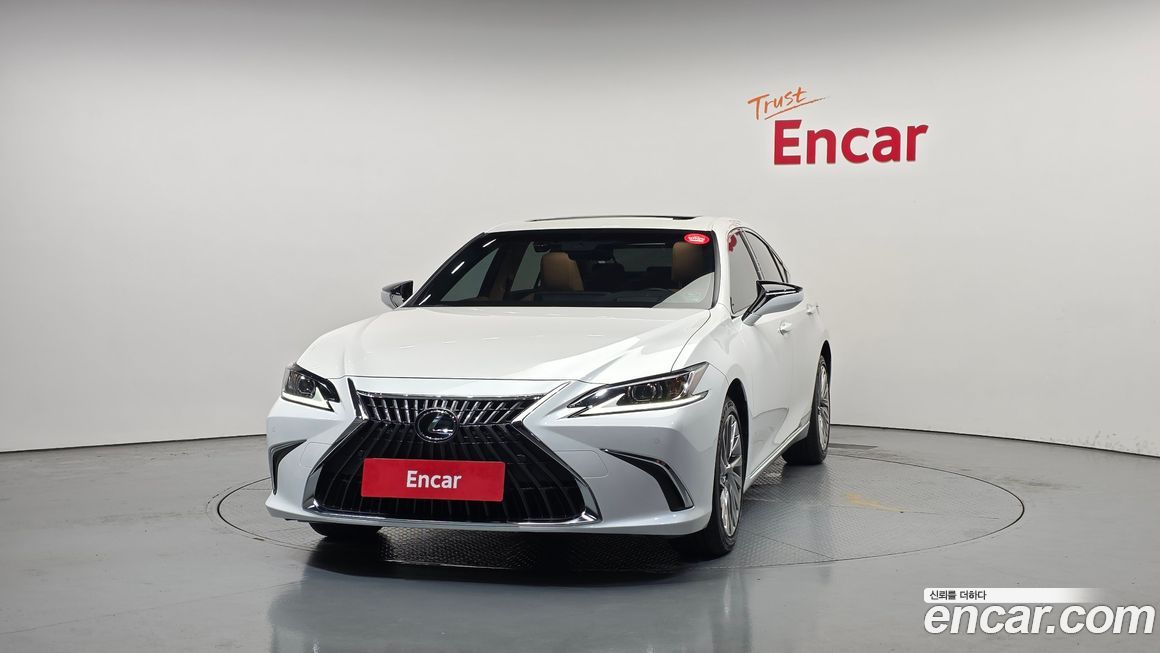 Lexus ES 2025
