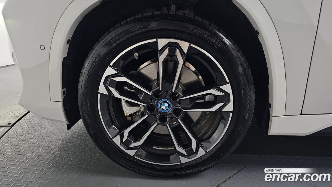 BMW iX1 2025