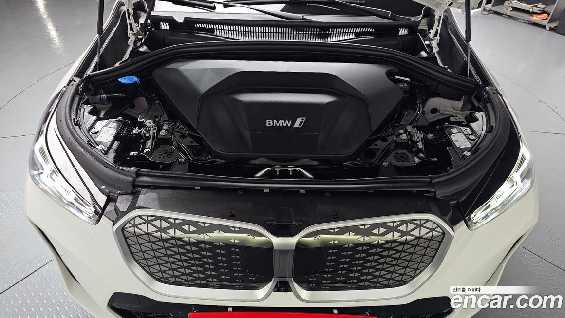 BMW iX1 2025