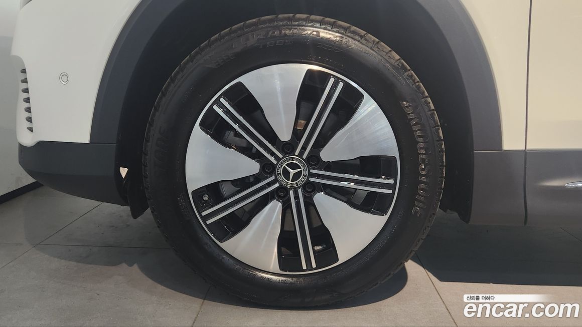 Mercedes-Benz EQB 2025