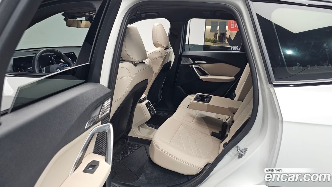 BMW iX1 2025