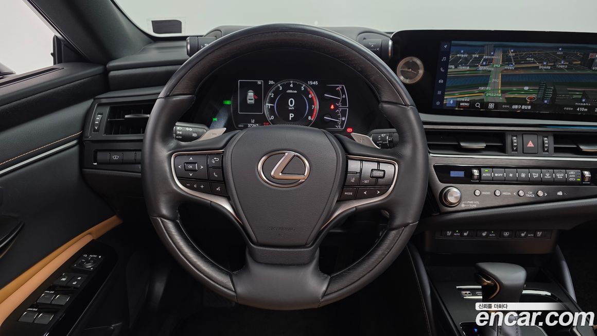 Lexus ES 2025