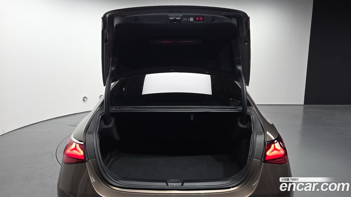 Mercedes-Benz E-Class 2024