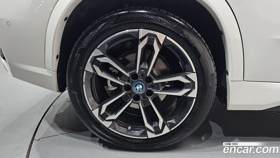 BMW iX1 2025