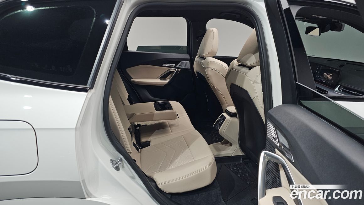 BMW iX1 2025