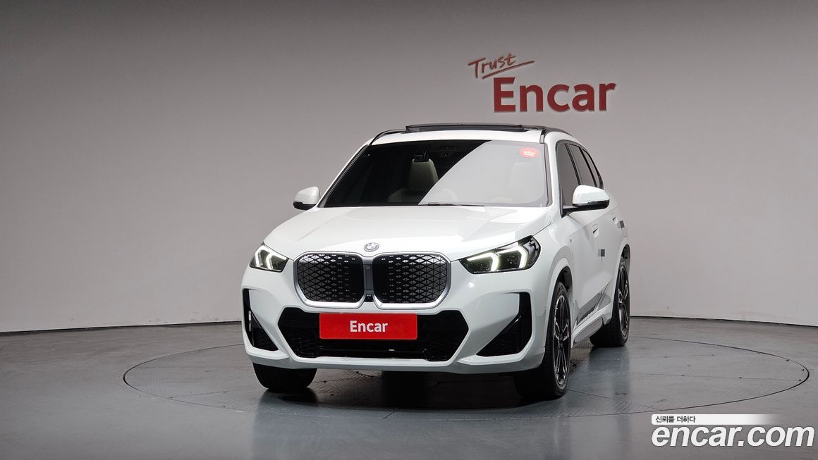 BMW iX1 2025