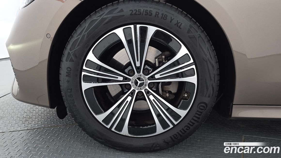 Mercedes-Benz E-Class 2024