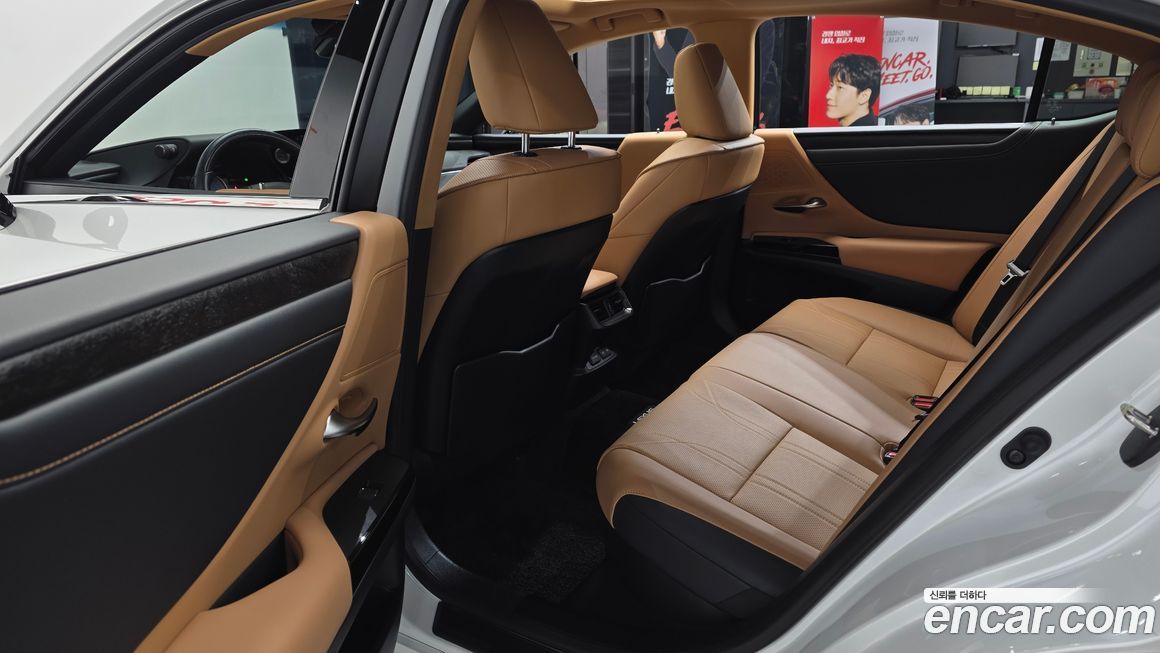 Lexus ES 2025