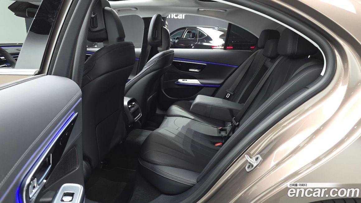 Mercedes-Benz E-Class 2024