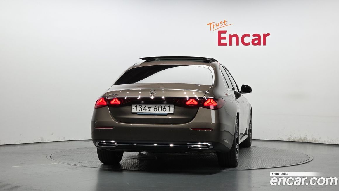 Mercedes-Benz E-Class 2024