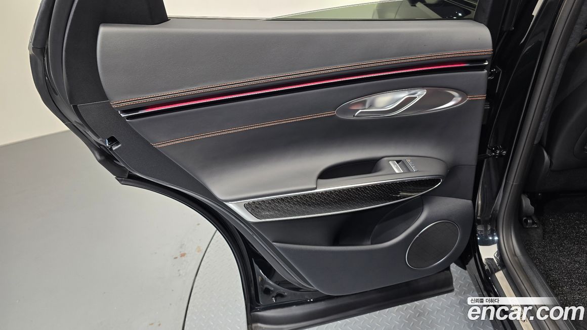 Genesis GV70 2025