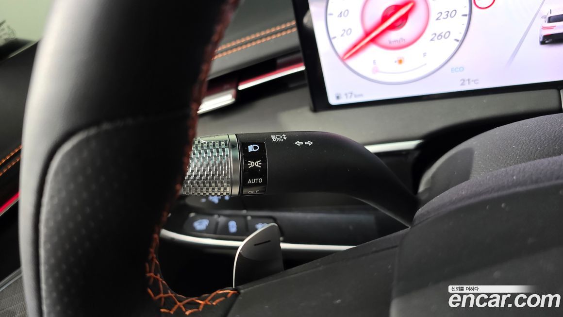 Genesis GV70 2025