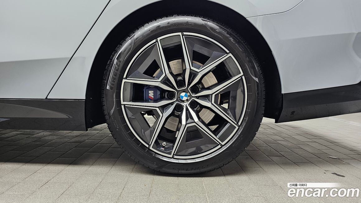 BMW 5-Series 2024