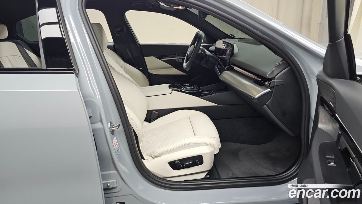 BMW 5-Series 2024