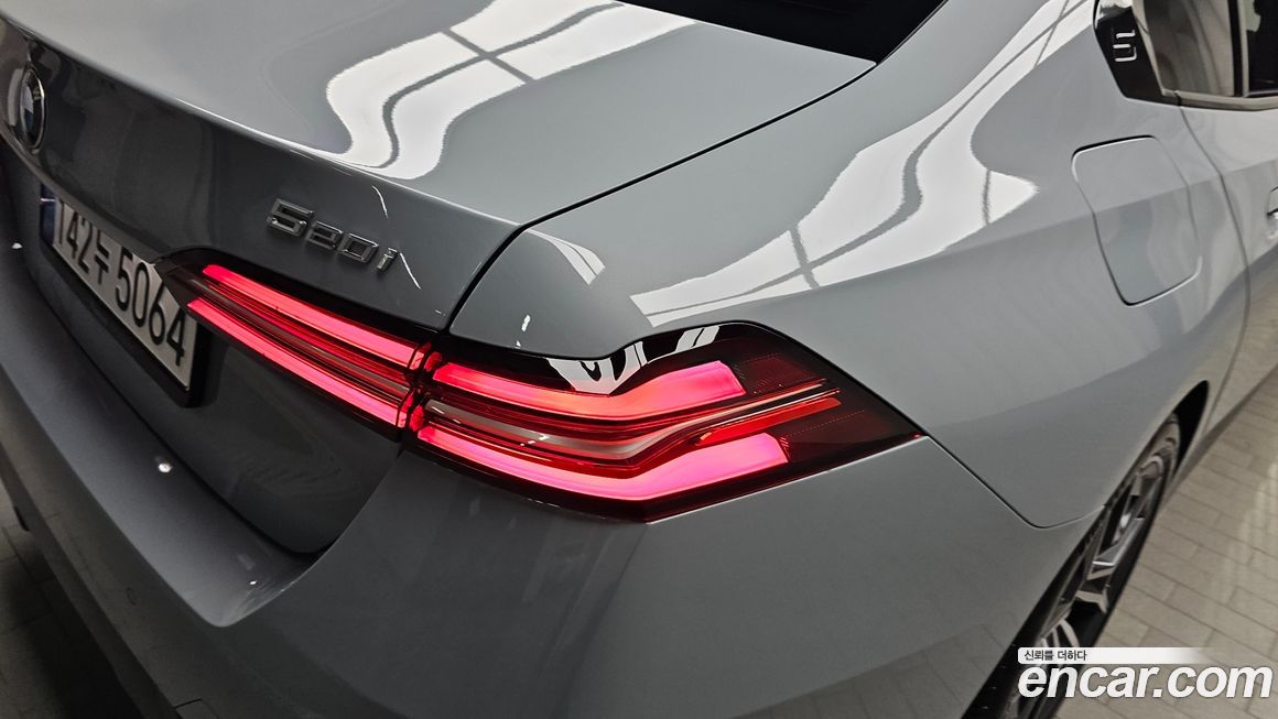 BMW 5-Series 2024