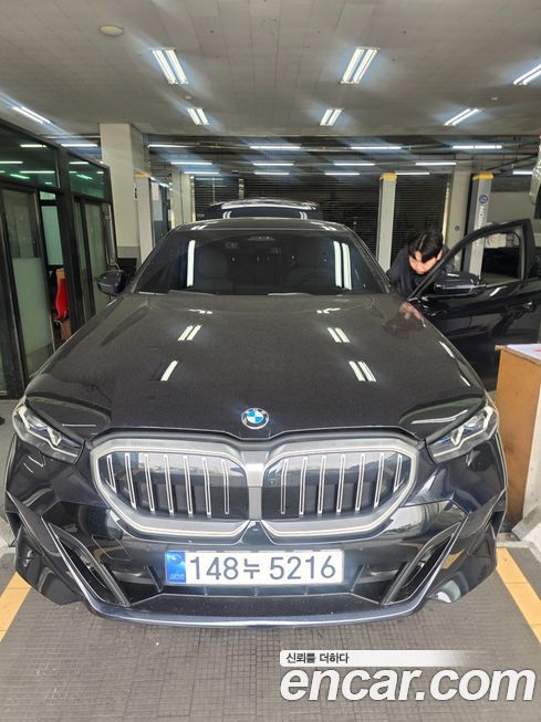 BMW 5-Series 2024