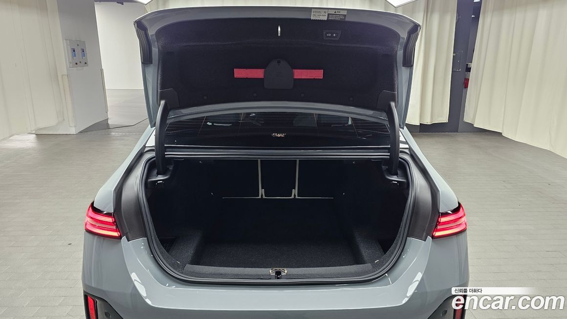 BMW 5-Series 2024
