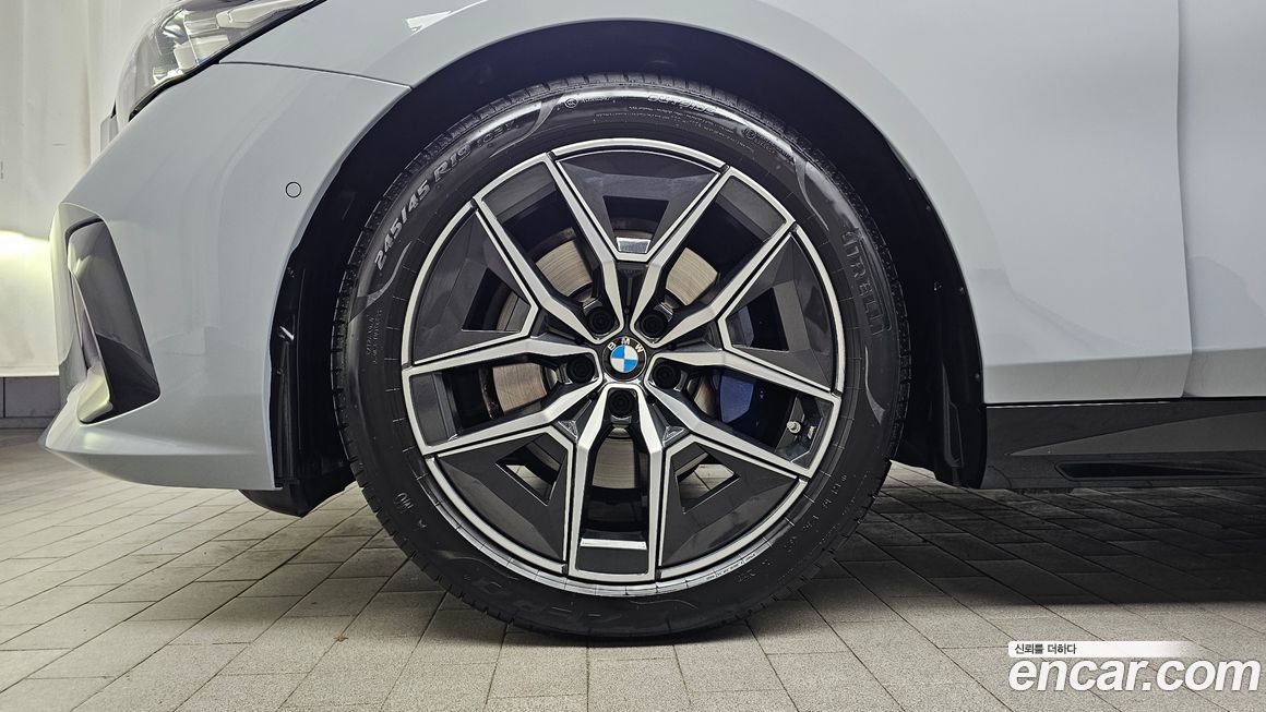 BMW 5-Series 2024