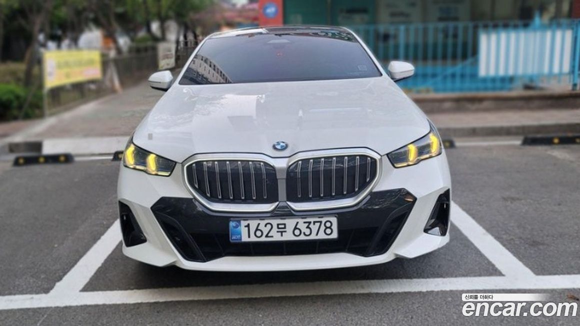 BMW 5-Series 2024