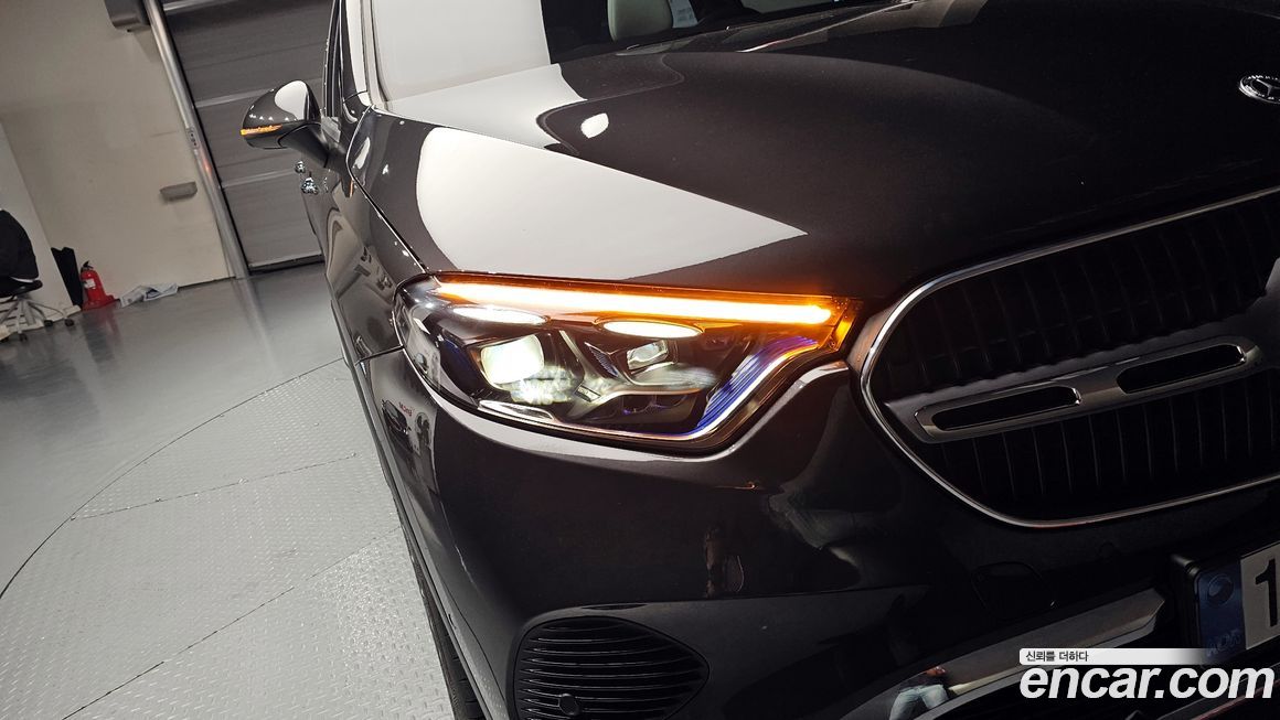 Mercedes-Benz GLC-Class 2025