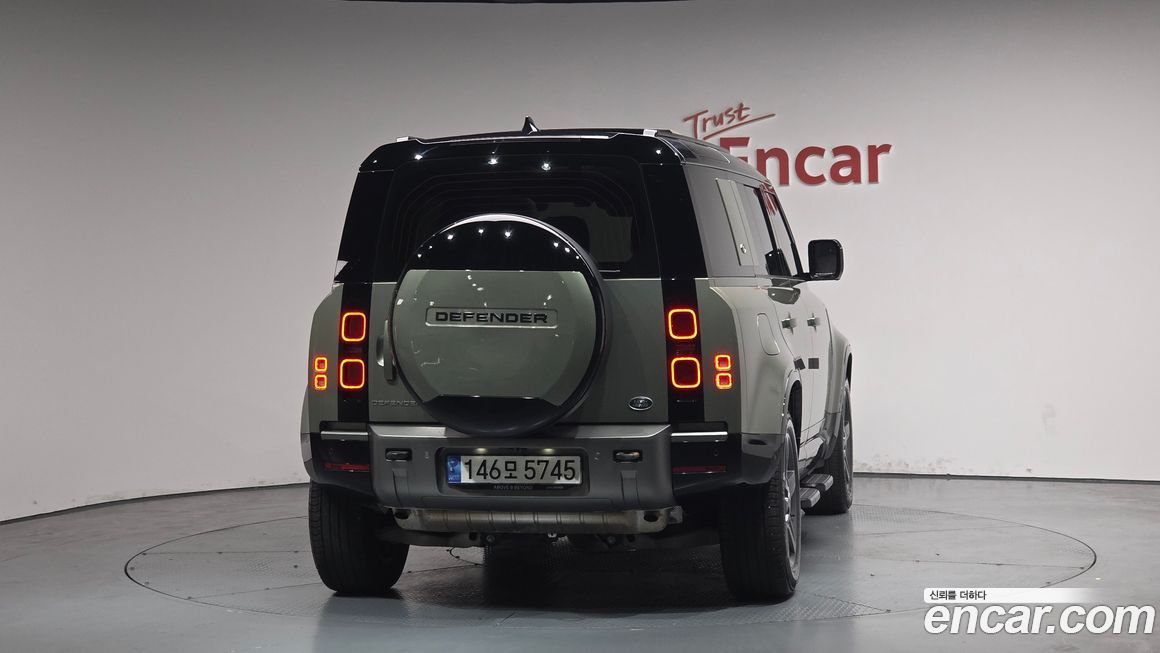 Land Rover Defender 2023