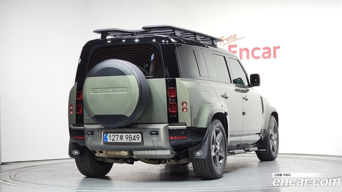 Land Rover Defender 2025