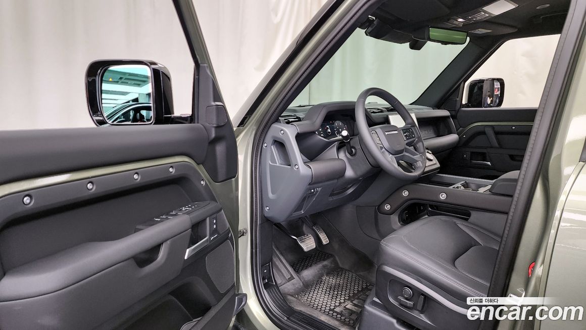 Land Rover Defender 2025