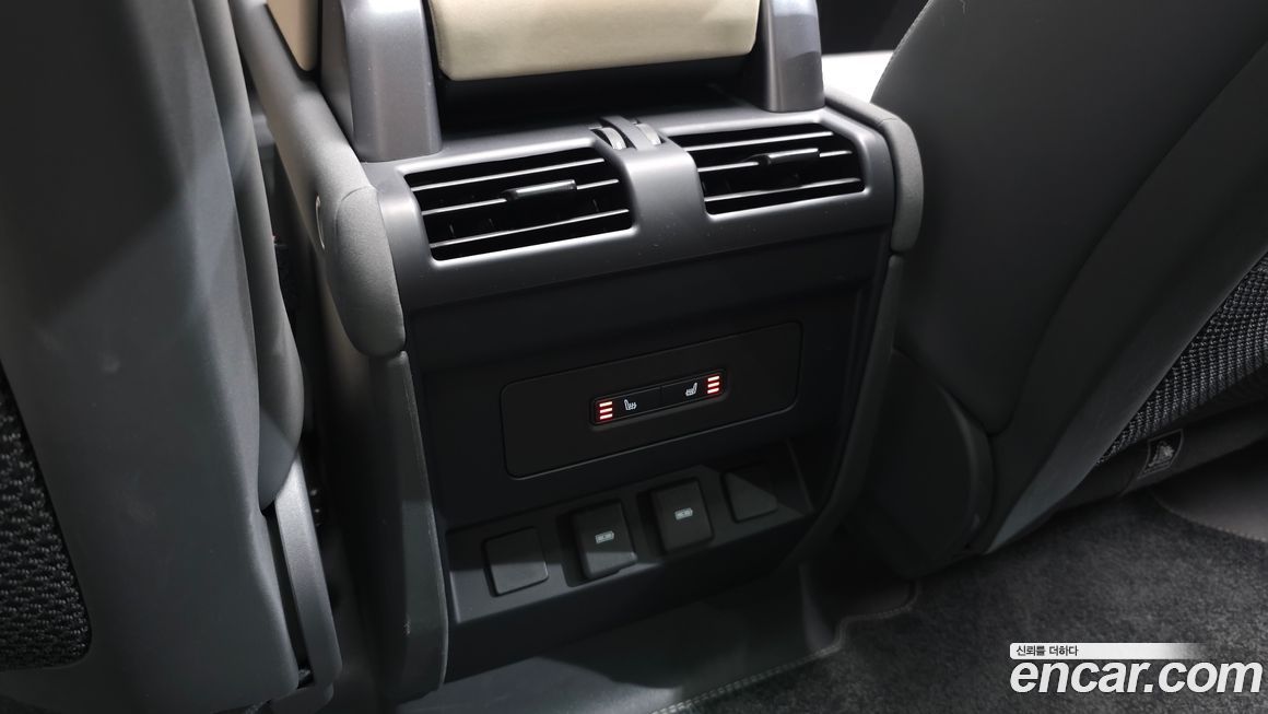 Land Rover Defender 2023