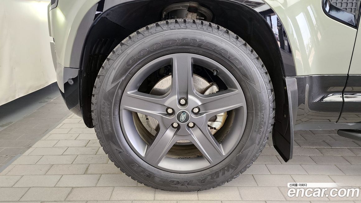 Land Rover Defender 2025