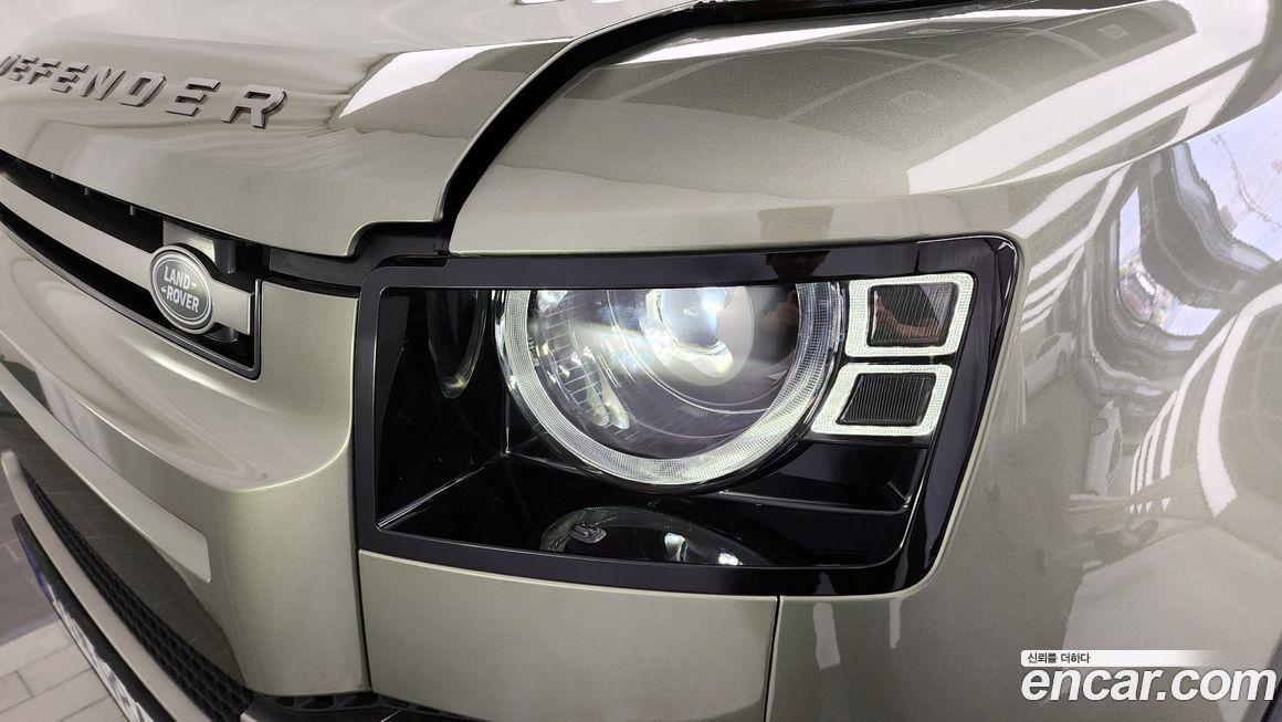 Land Rover Defender 2025