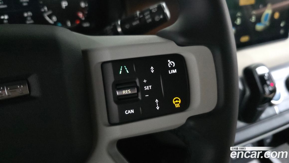 Land Rover Defender 2023