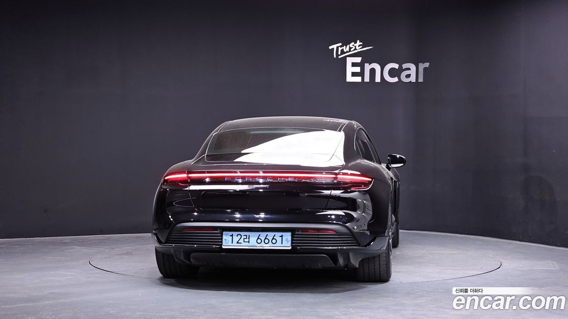 Porsche Taycan 2022