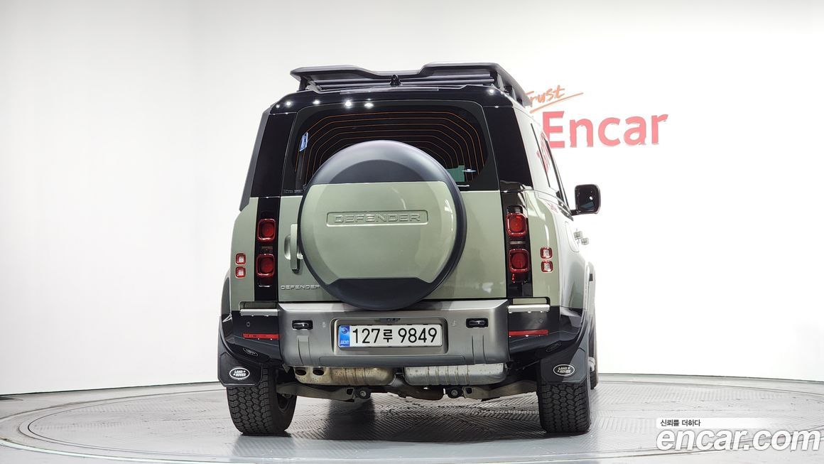 Land Rover Defender 2025