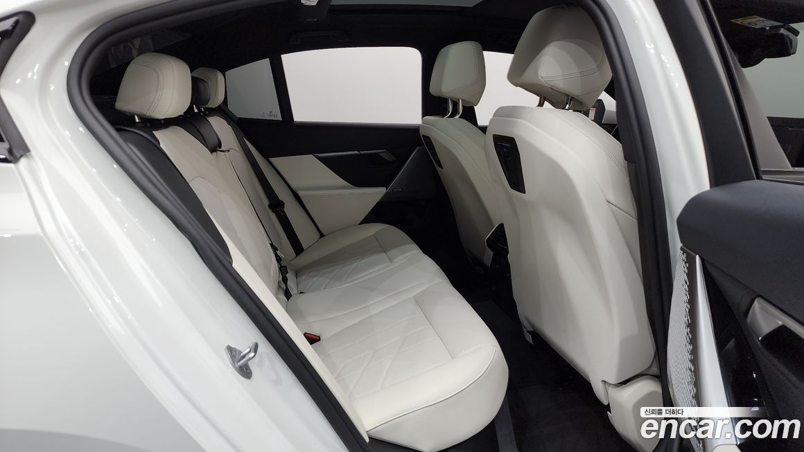 BMW 5-Series 2025