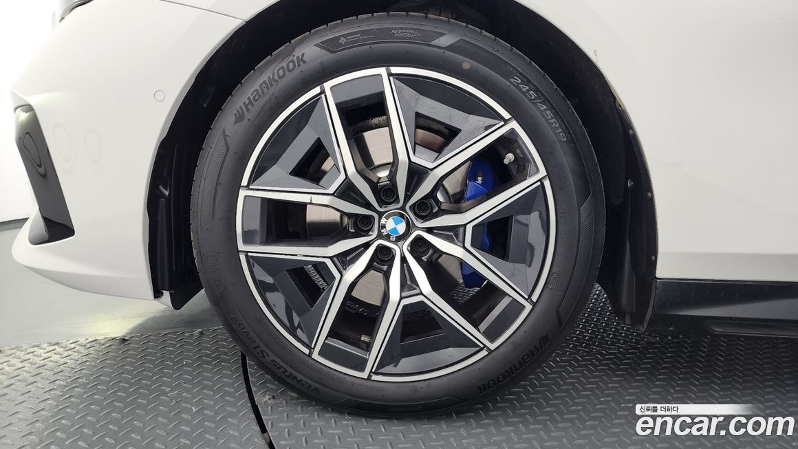 BMW 5-Series 2025